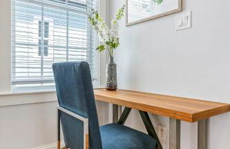 Spacious 5BR Urban Retreat with Balcony & Pool - Foto 38