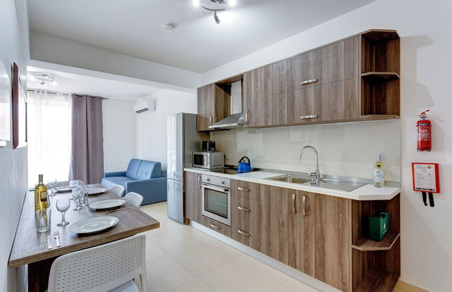 Centric and Modern Apartment Close to Amenities - Photo 5