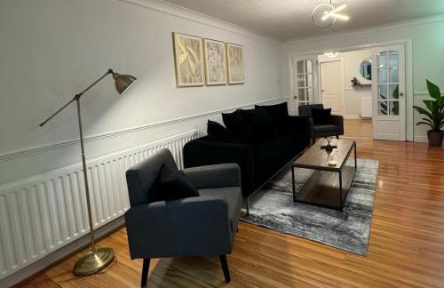 Luxury 5-bed Bungalow, Hot Tub, Games & Gated Parking - Foto 11