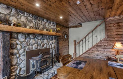 Luxury Lakeside Mountain Escape with Wraparound Deck Near Terra Alta, West Virginia - Foto 4