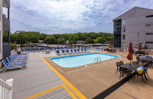 F Lakefront! Remodeled, Sleeps 4, Boat Slip, Patio, WiFi, Cable, Pool - Foto 36