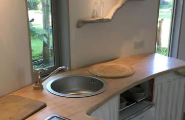 The Roundhouse - Unique space nestled in the trees - Photo 11