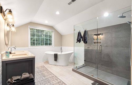 15 Minutes to Asheville! Spacious 7BR Luxury Home | Pool | Hot Tub | Game Room - Foto 43