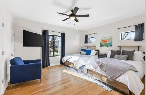 4BR Home with 4 Private Bathrooms 20 Min from Airport - Foto 41