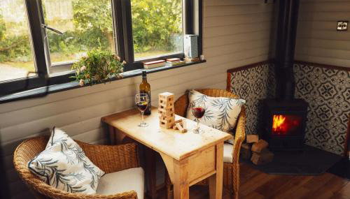 Lomu - Cosy Coastal Shepherd's Hut with Log-Burner and WiFi - Foto 4