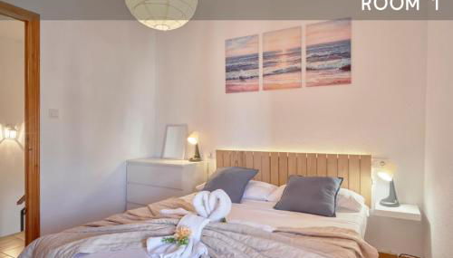 Sunny Coastal Retreat with Pool & Terrace - Foto 2