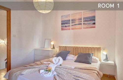 Sunny Coastal Retreat with Pool & Terrace - Foto 2