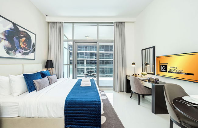 Luxury StayCation - Studio in Damac Hills with Balcony and Golf Views - Foto 2