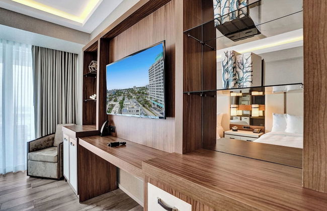 Elegant Beachfront Condo: Your Perfect Getaway! - Photo 20