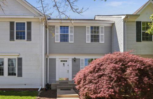 Cozy 4BR Townhome, Family Community, 40 Mins to DC - Foto 31