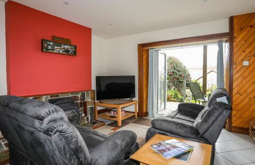 Hillside Apartment - Photo 3