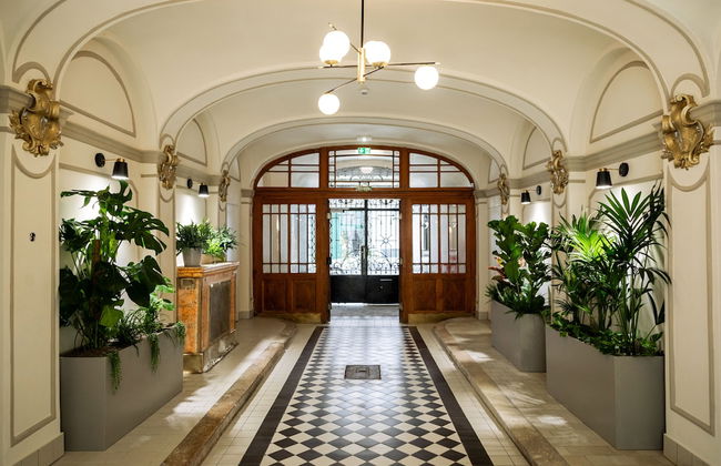 Urban Jungle Apartments - Photo 2