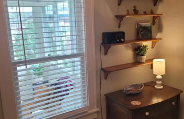 The Lily Pad on Benzie Blvd - Super Cute! - Foto 35