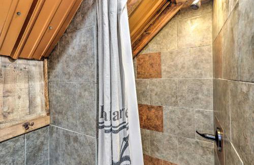 Cozy Creekside Mountain Escape w/ Hot Tub! - Foto 19