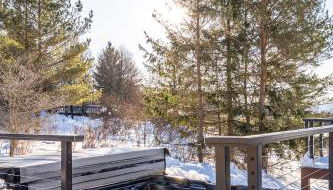 Walk to Village! Stunning timber chalet! Hot-Tub, Bonfire & more! - Foto 3