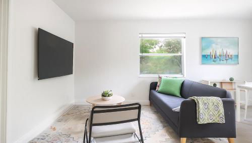 Comfy 2BR Apartment Near Las Olas with Patio, BBQ and FREE PARKING - Foto 5