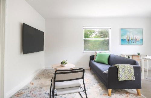 Comfy 2BR Apartment Near Las Olas with Patio, BBQ and FREE PARKING - Foto 5