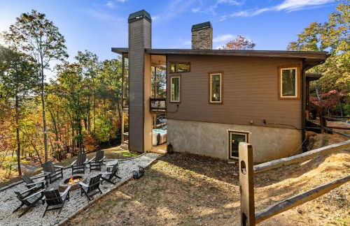 Honeysuckle Chalet - Luxe Mountain Chalet - Hot Tub, Wi-Fi, Pool Table, Party Deck, Fire Pit - 15 mins to Blue Ridge! - Foto 65