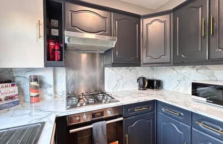 Fully Furnished New Malden 3BDR Home with Parking Washer Dryer and Garden near Kingston - Foto 19