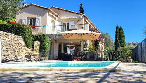 "La Colombe sous les Oliviers" Gîte jusqu'à 4 personnes - 75m2 - Sur Boooking - Rez de jardin Piscine Vue mer et lac - Foto 2