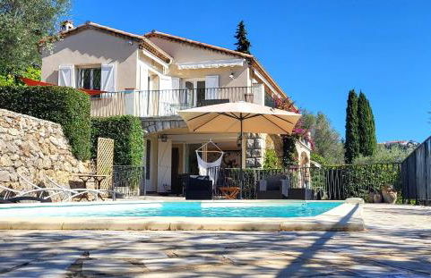 "La Colombe sous les Oliviers" Gîte jusqu'à 4 personnes - 75m2 - Sur Boooking - Rez de jardin Piscine Vue mer et lac - Foto 2