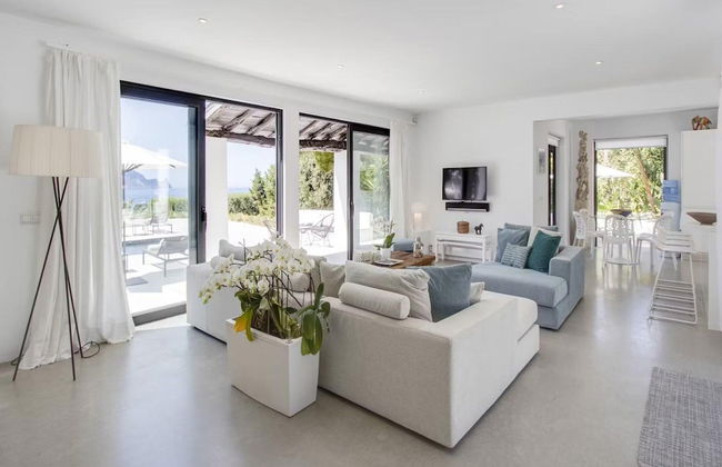 Ibizian Villa With Sea-views - Photo 14