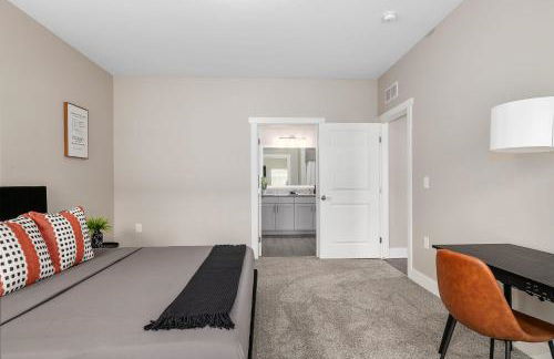 Modern 2BR 2BA New Build Condo with Garage & Patio - Foto 36