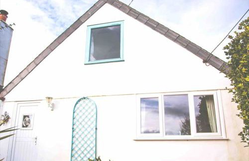 DRIFTWOOD - Super 1 Bedroom Home with Sea Views - Photo 15