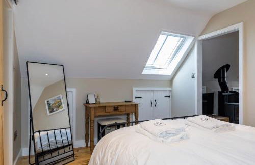 Hayloft with Log Burner and panoramic views - Photo 10