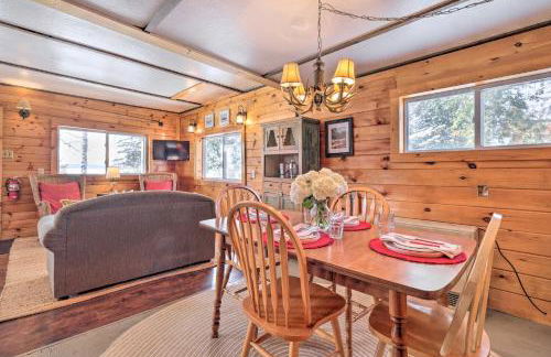 8 Mi to Saddleback Ski Area Cabin with Fire Pit - Foto 9