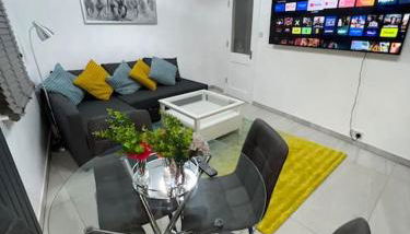 Stunning 2 bed apartment located on high street, 5 minutes from New Cross station, free parking, 1 minute from famous 5 star Lit shisha bar and restaurant - Foto 2