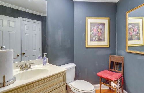 Spacious Lakefront Apt with Deck in Fayetteville! - Foto 16