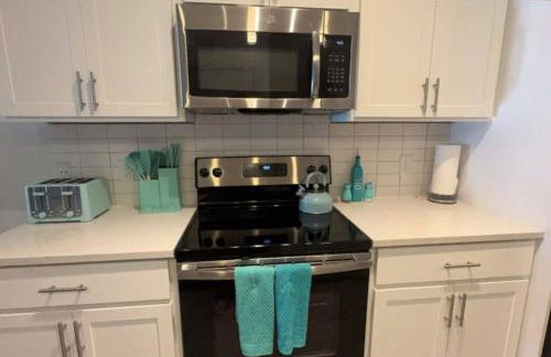 Beautiful Condo on Riverwalk King Suite w Free Parking Pet Friendly Centrally Located on the Riverwalk - Foto 16