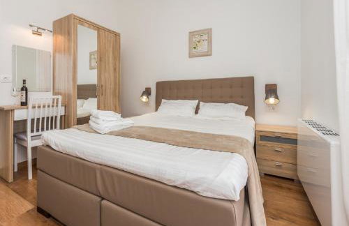 Villa in Deklici with Infinity Pool & Sea Views - Foto 9