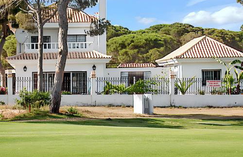 Elegant Villa in Nuevo Portil with Shared Pool - Foto 13