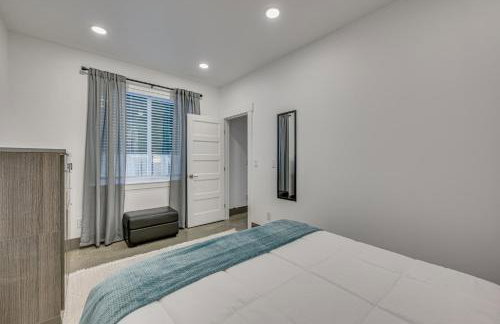 Waterfront Patio! Stylish Family Home in Everett - Photo 31