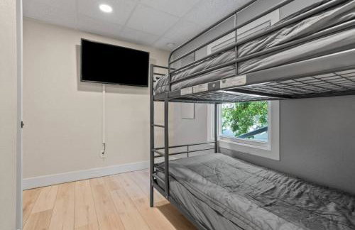 Walk to the Beach! - Free Parking - Fire Pit - Photo 8