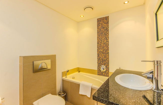 Two Bedroom With Private Balcony - Foto 11