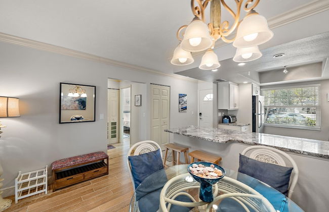 Sunset Sanctuary 2 Bedroom Condo by RedAwning - Foto 28