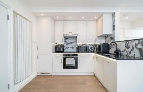 Stunning 2-bed, 2-bath Property In Central London - Photo 14