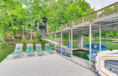 Upscale Getaway on Smith Lake with Boat Dock - Foto 43