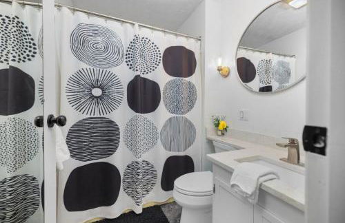 Private & Convenient-Hot tub-Fire Pit-Game room! - Foto 48