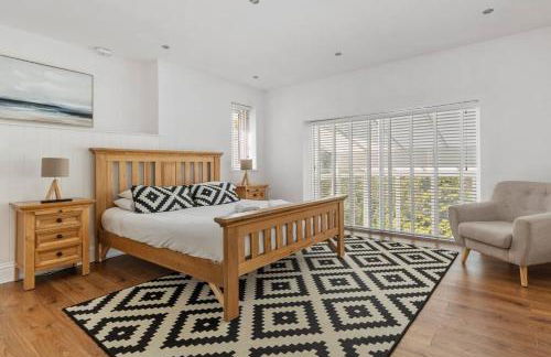 Luxury House, SeaViews, En-Suites & Private Pool - Photo 34