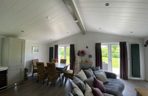 Gorstage Meadows Luxury 2 Bedroom Lodge in Rural Cheshire - Photo 8