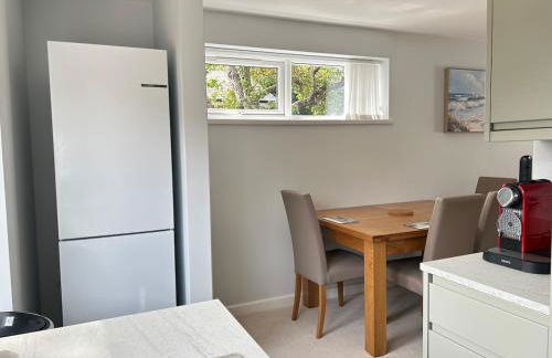 Private Garden Retreat 2BR Modern Comfort - Foto 26