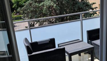 Le 8 - Appartement 2 chambres calme, tout confort, parking privé gratuit, à 2 pas des Allées Provençales - Foto 3