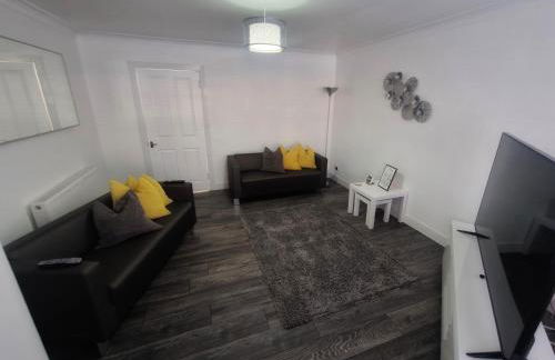 Cozy Shotts House with 2 Bedrooms - Photo 11