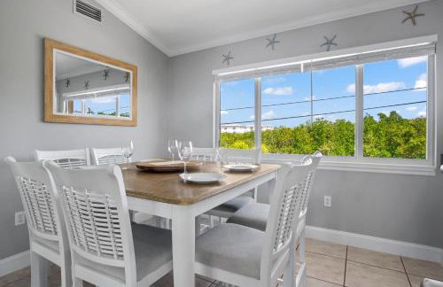 NEW!Paradise PalmsDockPoolKayaks GrillView! - Foto 23