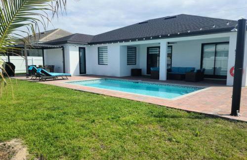 Casa Sevilla, heated pool, sleeps 9, 4B3B - Foto 1