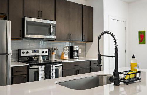 South Lamar Stay - Pickleball, Sauna & Cold Plunge - Photo 8